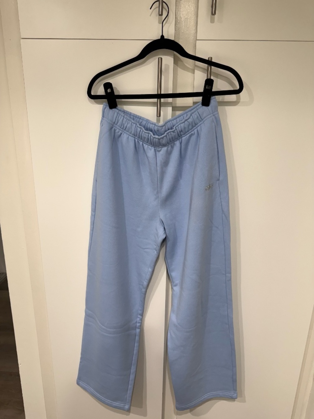 alo Accolade Straight Leg Sweatpants - Seashell Blue